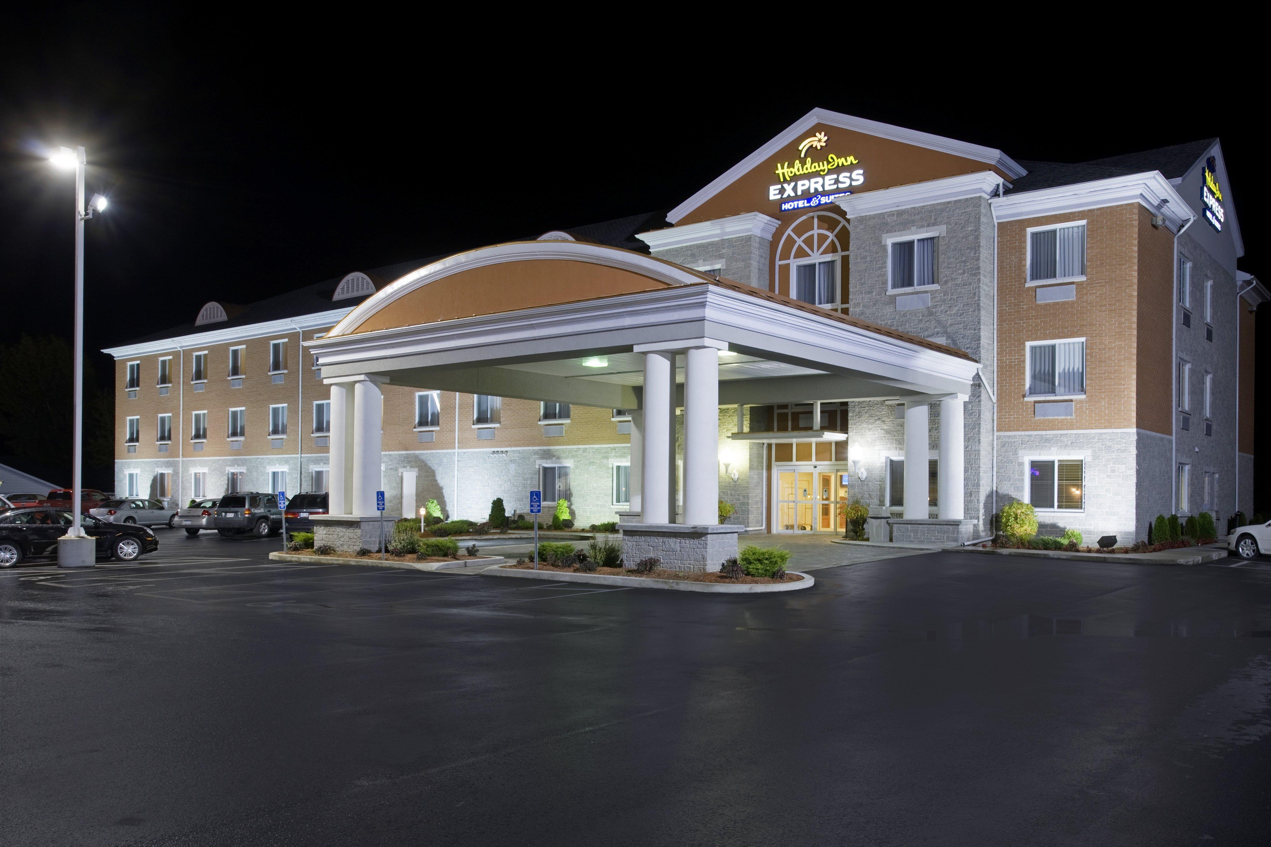 Holiday Inn Express Hotel & Suites 1000 Islands - Gananoque By Ihg Buitenkant foto