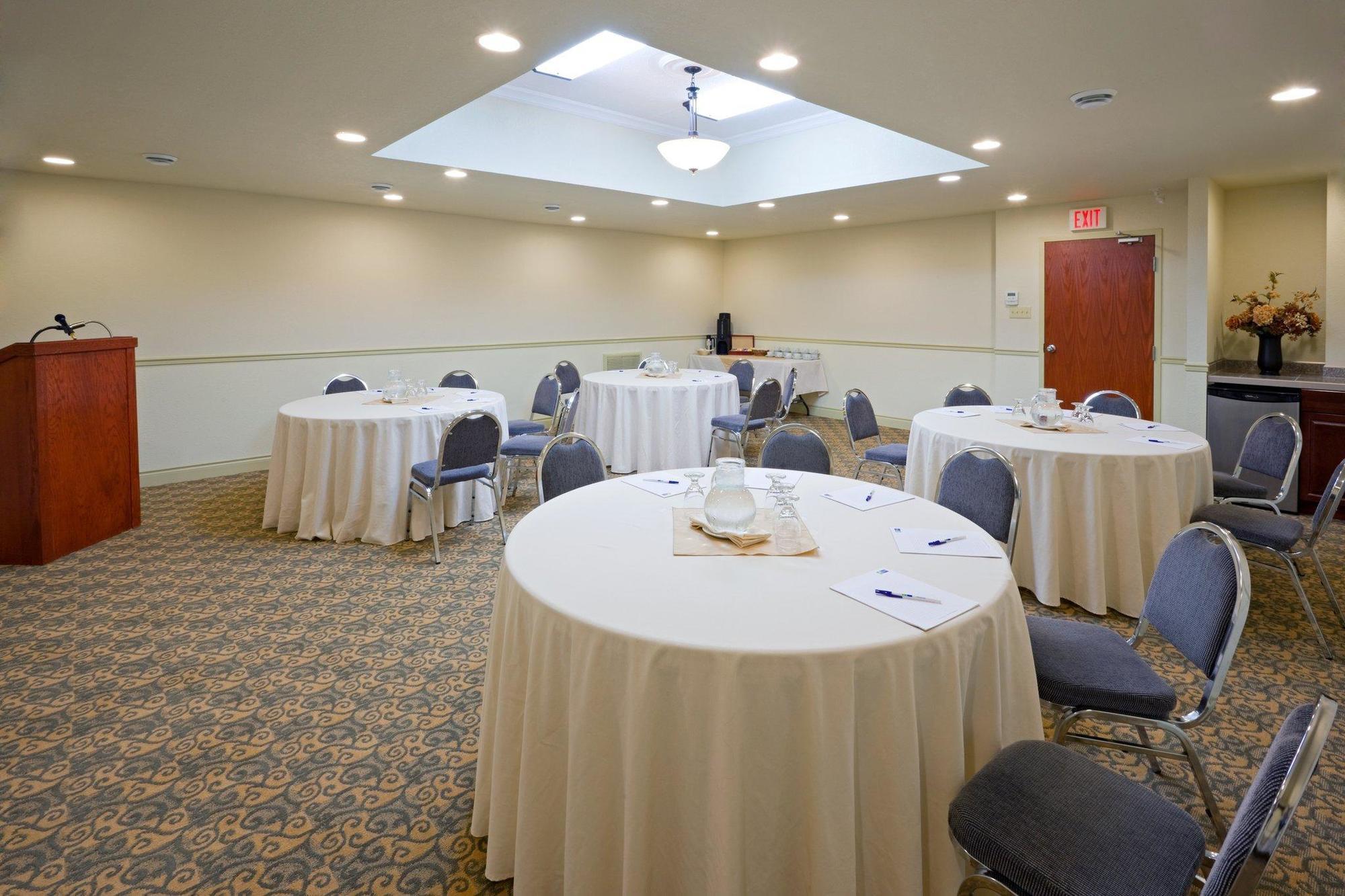 Holiday Inn Express Hotel & Suites 1000 Islands - Gananoque By Ihg Buitenkant foto