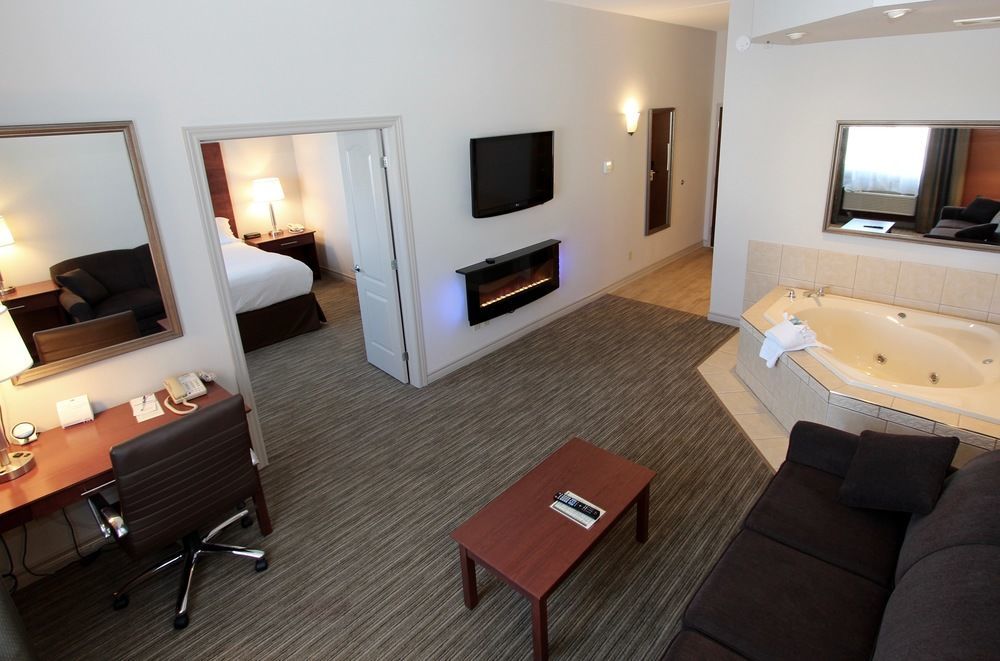 Holiday Inn Express Hotel & Suites 1000 Islands - Gananoque By Ihg Buitenkant foto