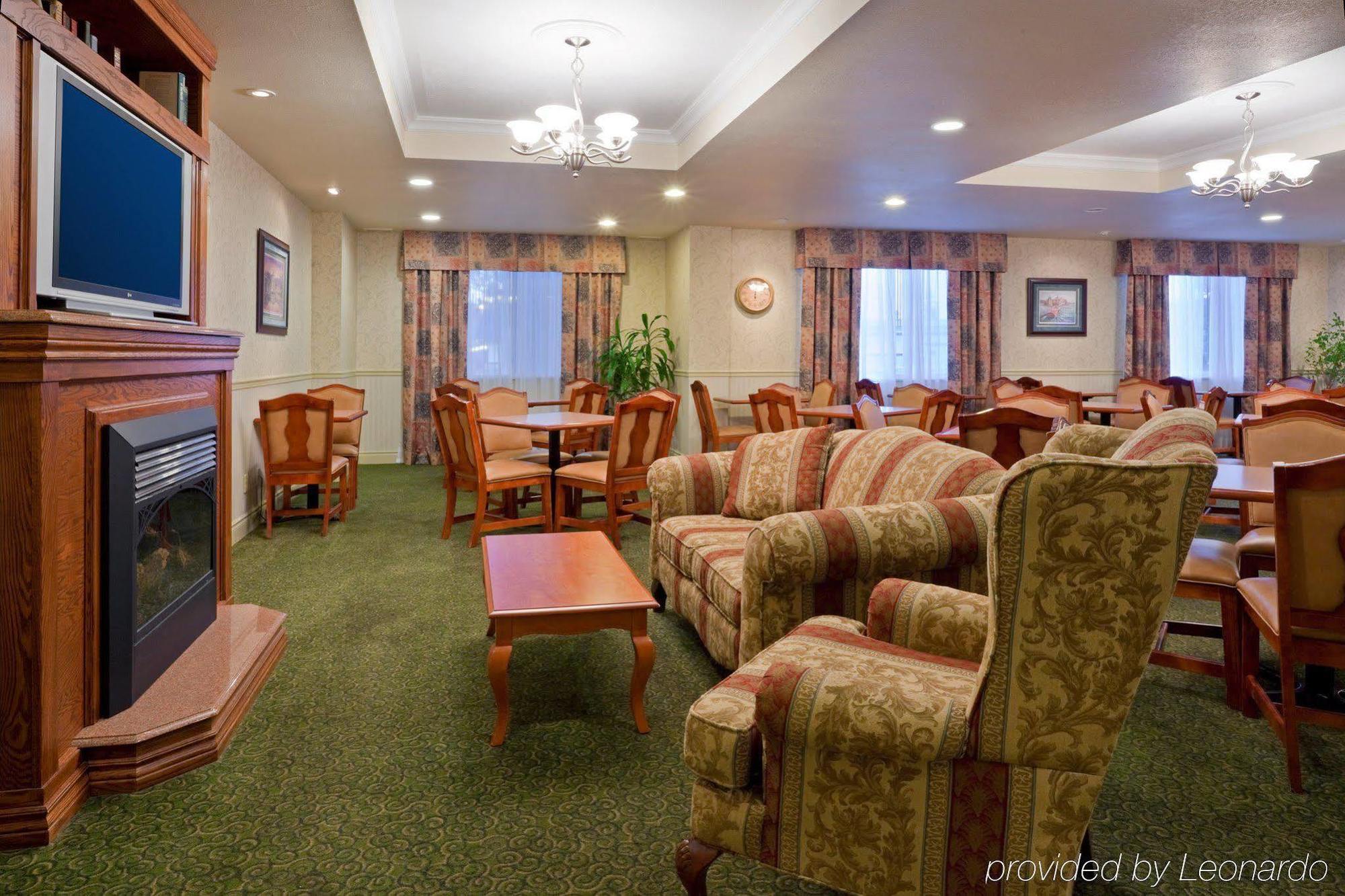 Holiday Inn Express Hotel & Suites 1000 Islands - Gananoque By Ihg Buitenkant foto