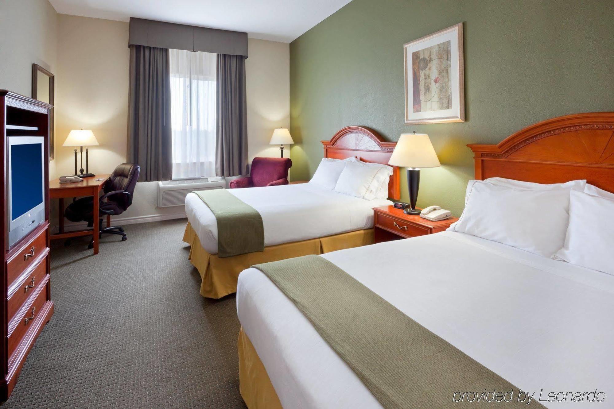 Holiday Inn Express Hotel & Suites 1000 Islands - Gananoque By Ihg Buitenkant foto