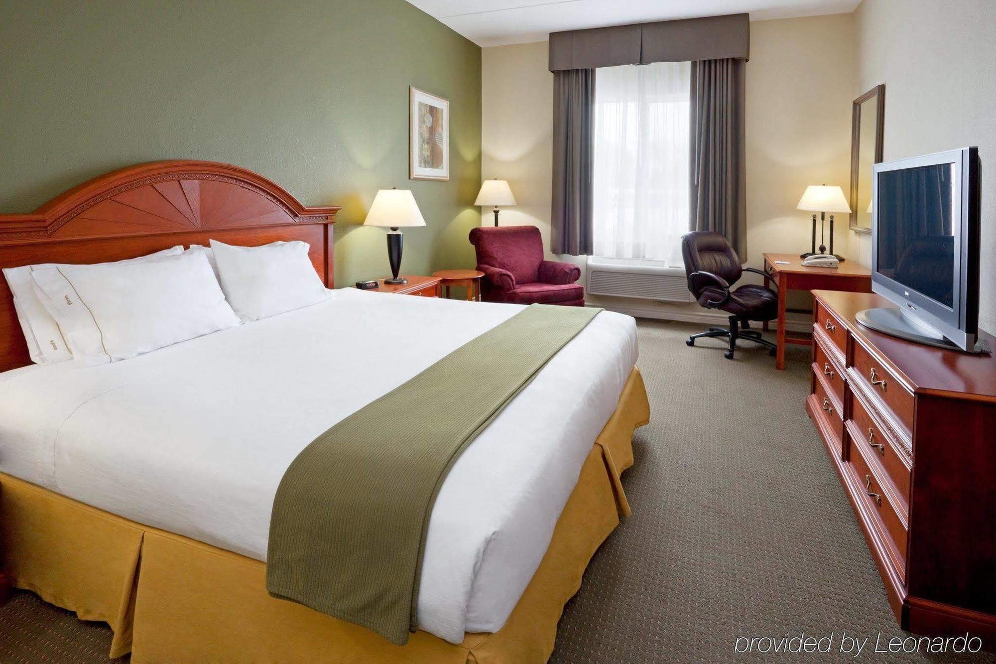 Holiday Inn Express Hotel & Suites 1000 Islands - Gananoque By Ihg Buitenkant foto