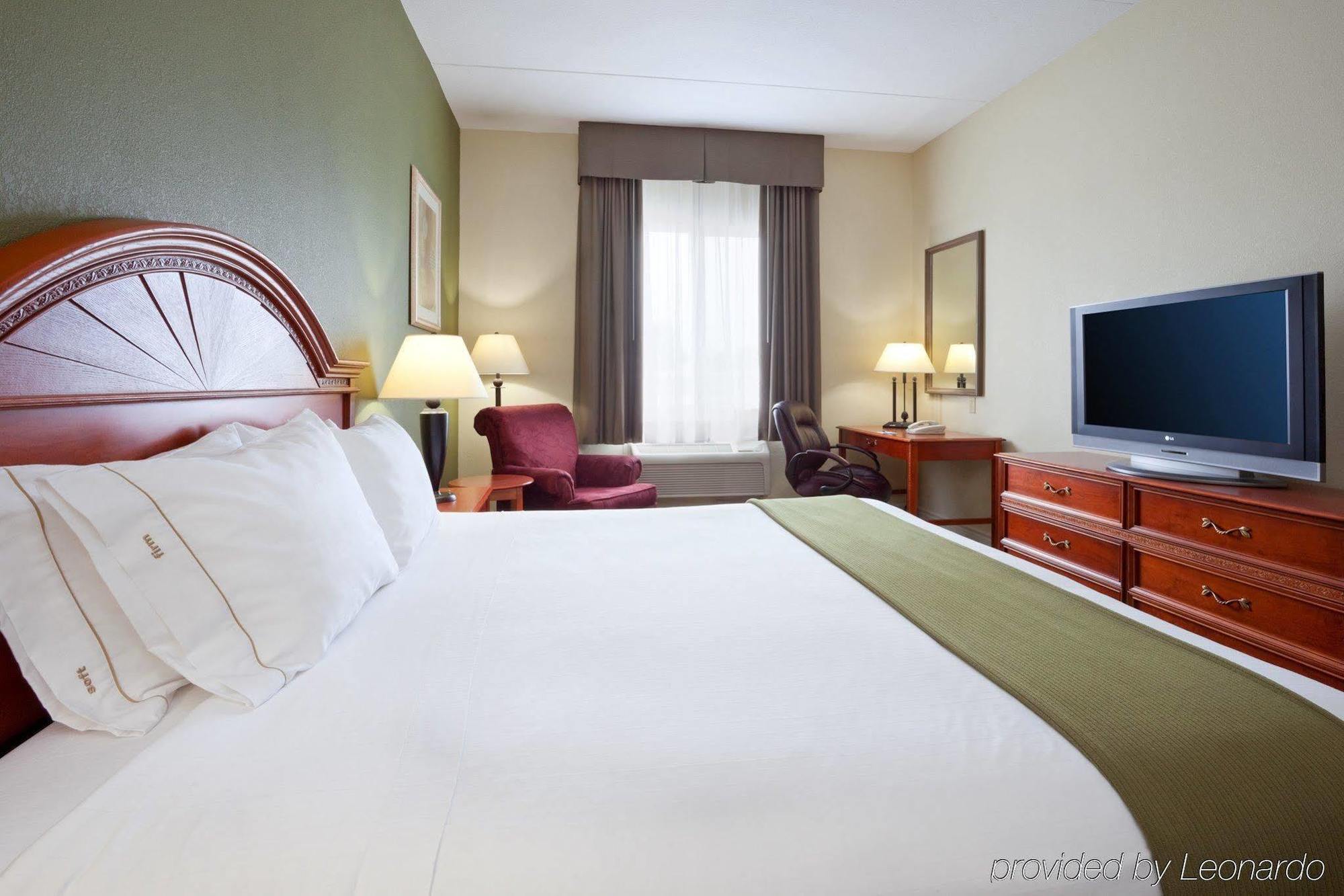 Holiday Inn Express Hotel & Suites 1000 Islands - Gananoque By Ihg Buitenkant foto