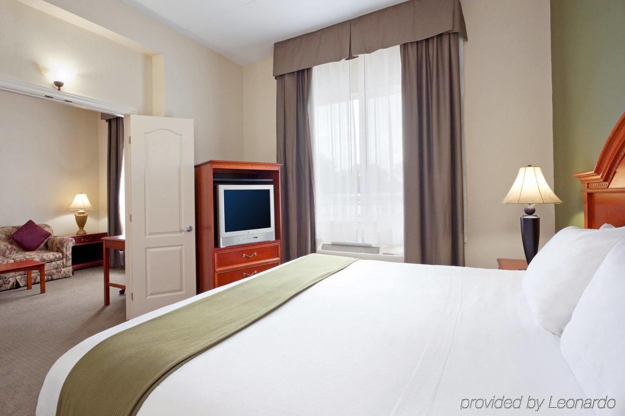 Holiday Inn Express Hotel & Suites 1000 Islands - Gananoque By Ihg Buitenkant foto