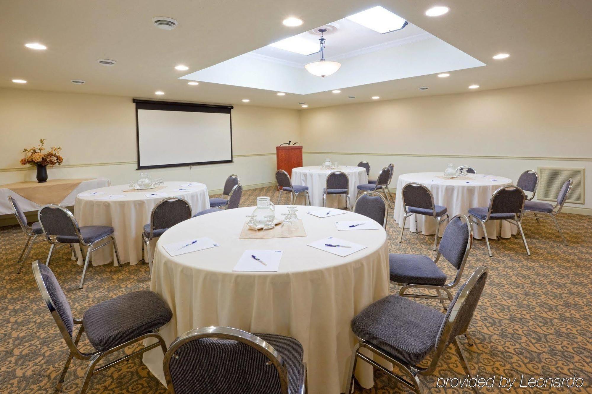 Holiday Inn Express Hotel & Suites 1000 Islands - Gananoque By Ihg Buitenkant foto